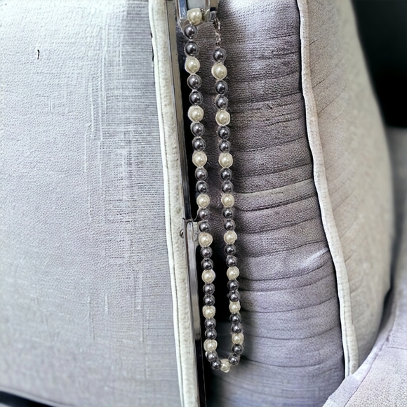 Vintage String of Gray & White Faux Pearls 24"with Earrings - Picture 6 of 6